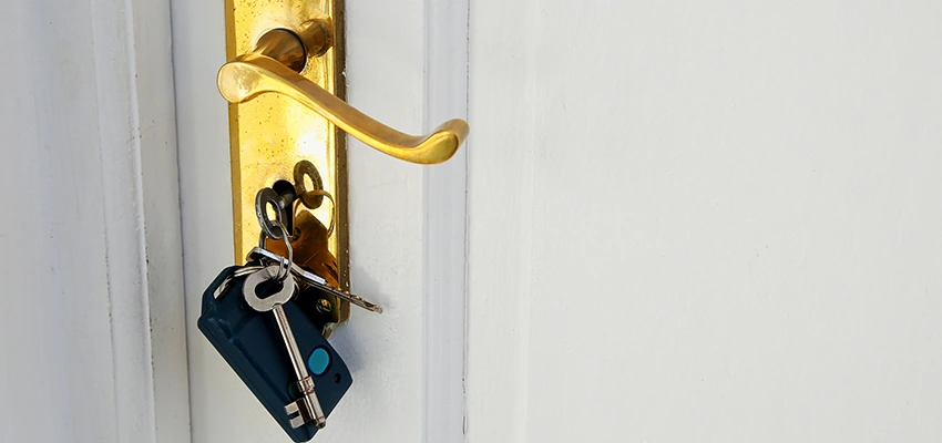 Broken Door Key Extraction in Maywood, CA